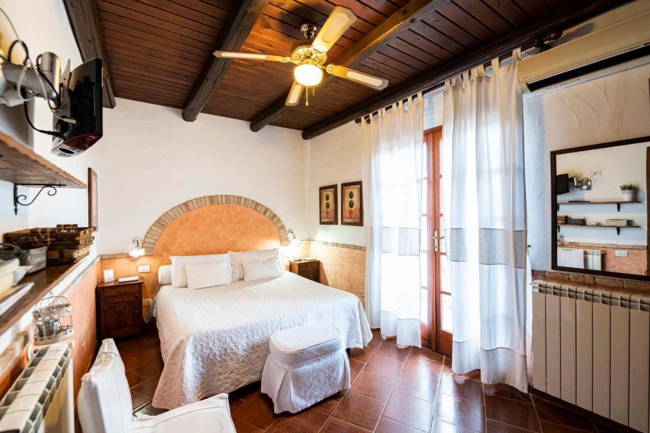 Sa Domu Sarda Suites - Bed & Breakfast Porto Columbu - Perd'E Sali Bagian luar foto