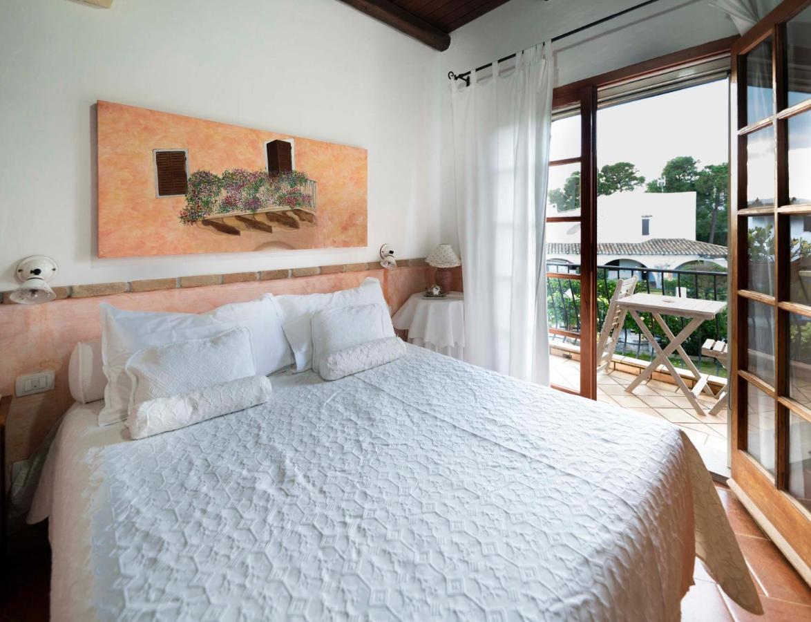 Sa Domu Sarda Suites - Bed & Breakfast Porto Columbu - Perd'E Sali Bagian luar foto