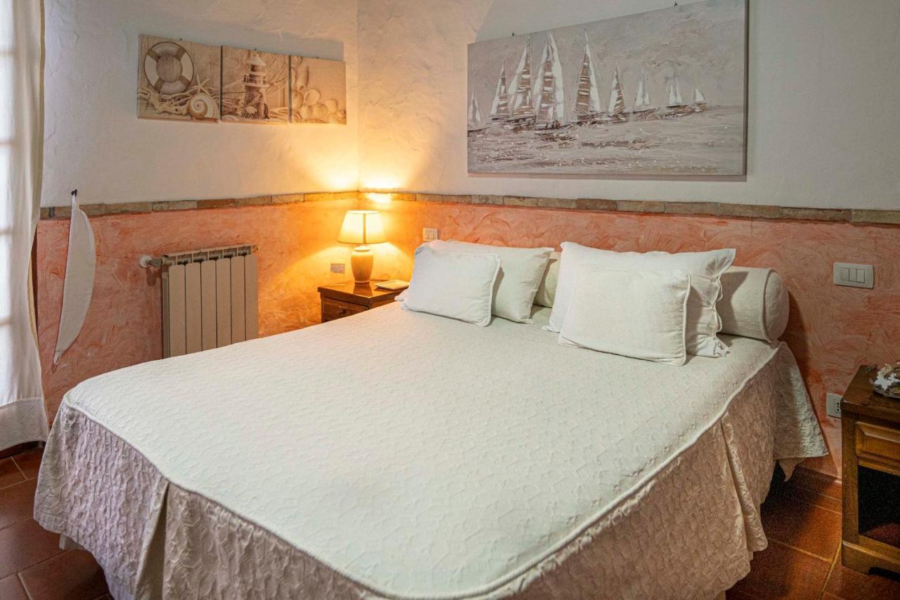 Sa Domu Sarda Suites - Bed & Breakfast Porto Columbu - Perd'E Sali Bagian luar foto