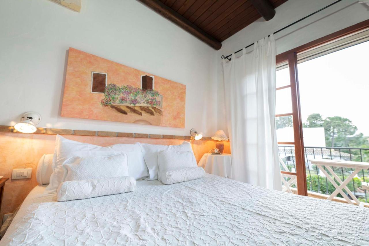Sa Domu Sarda Suites - Bed & Breakfast Porto Columbu - Perd'E Sali Bagian luar foto