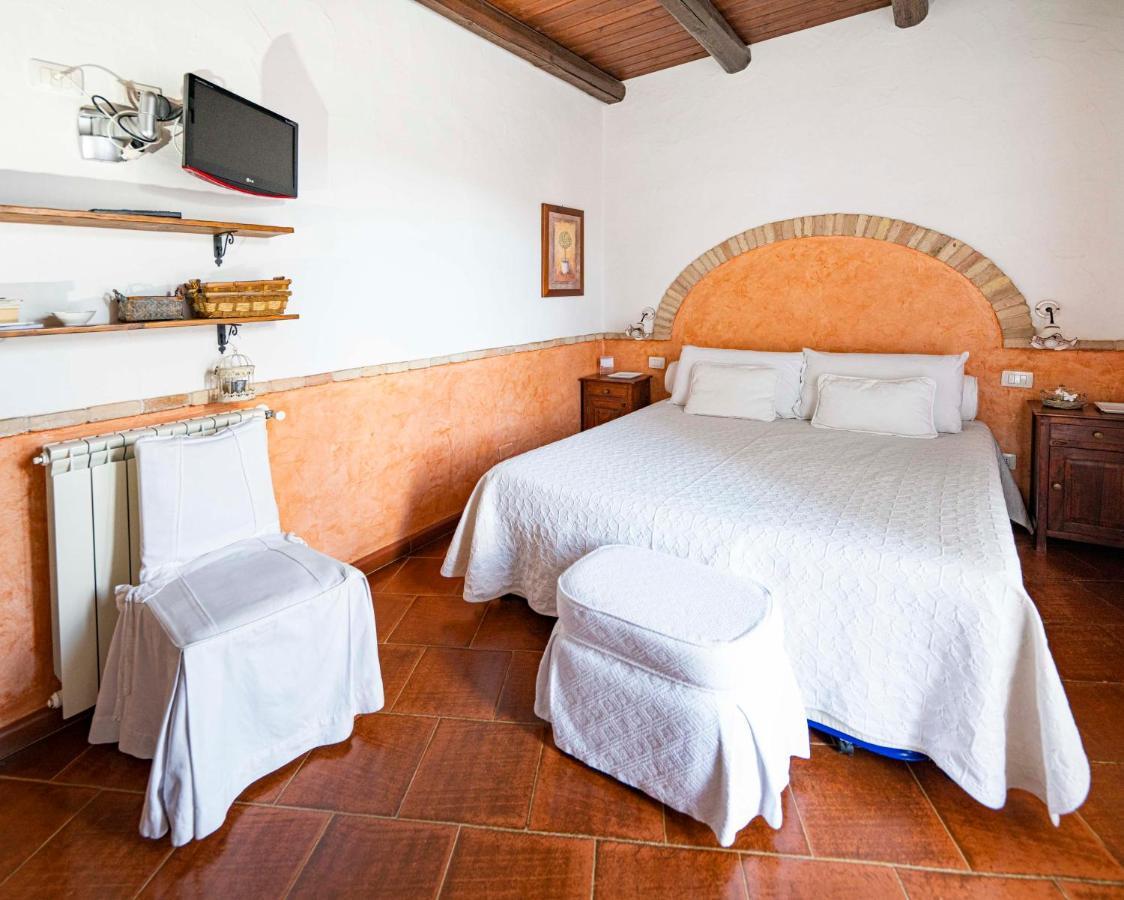 Sa Domu Sarda Suites - Bed & Breakfast Porto Columbu - Perd'E Sali Bagian luar foto
