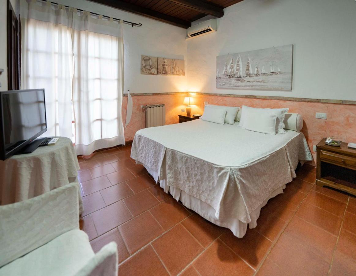 Sa Domu Sarda Suites - Bed & Breakfast Porto Columbu - Perd'E Sali Bagian luar foto