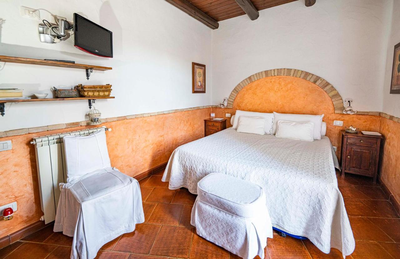 Sa Domu Sarda Suites - Bed & Breakfast Porto Columbu - Perd'E Sali Bagian luar foto